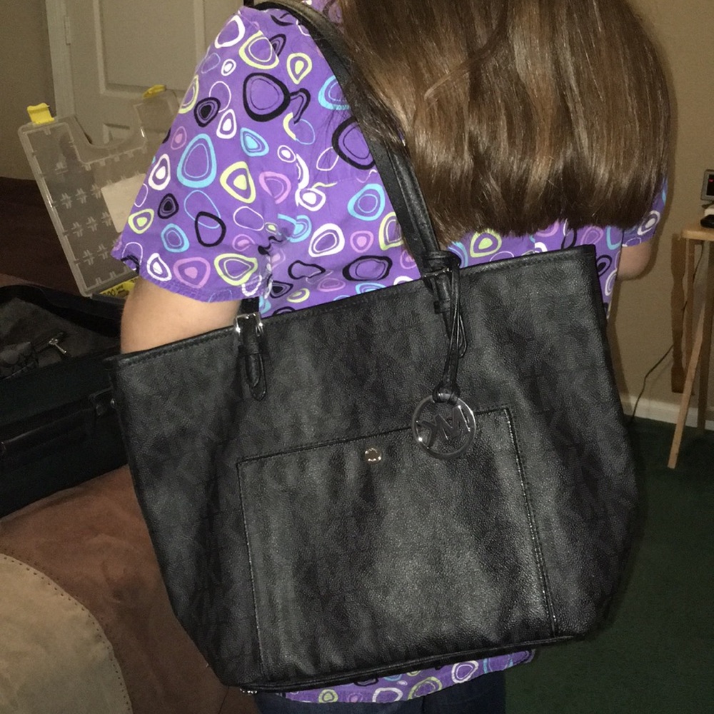 Micheal Kors Shoulder Bag - Picture 6 of 7